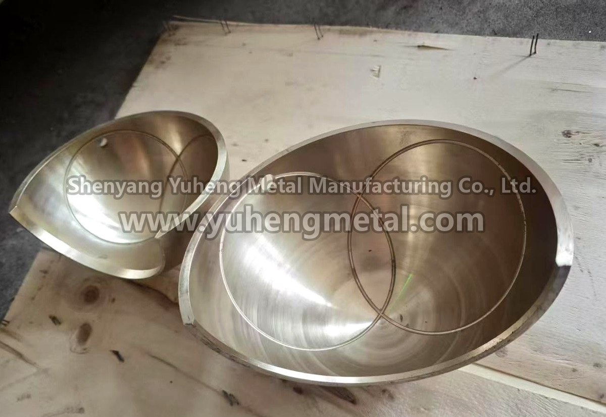 Large spherical seat liner bore with grease grooves and nipple hole