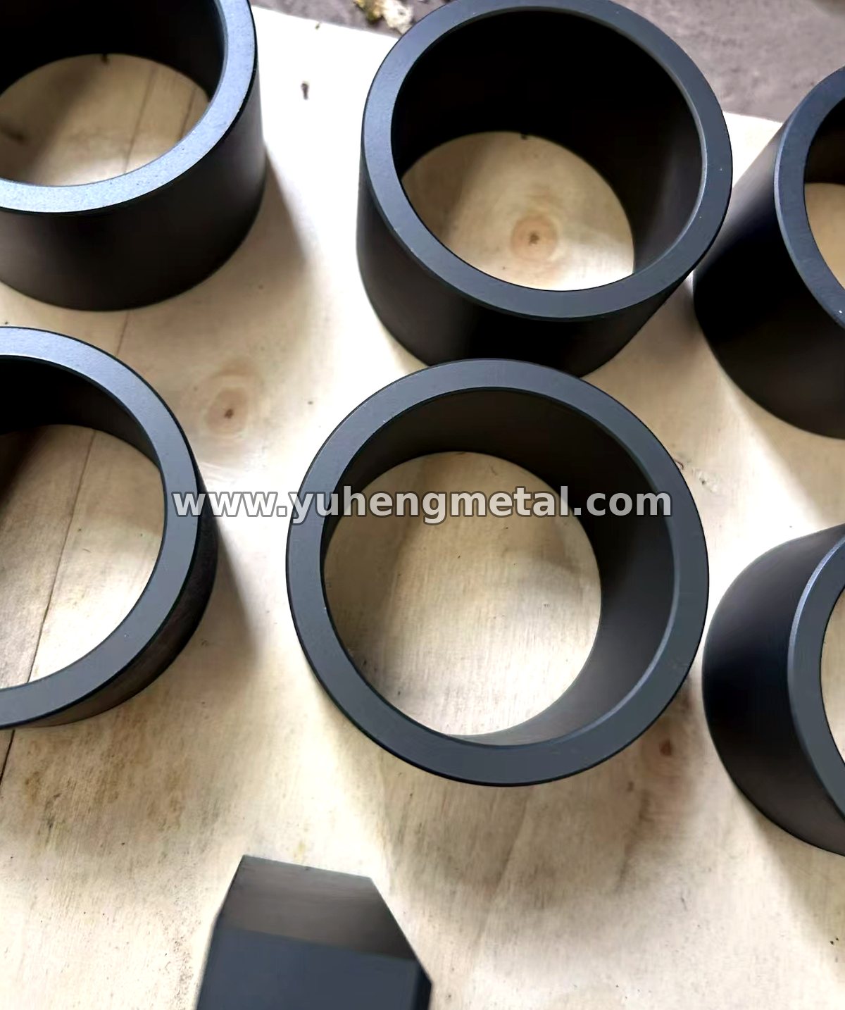 Self-lubricating bushings with a finish-machined bore and outer diameter