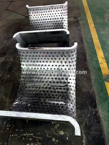 Zinc-based alloy trunnion bearing pads with oil holes and oil grooves